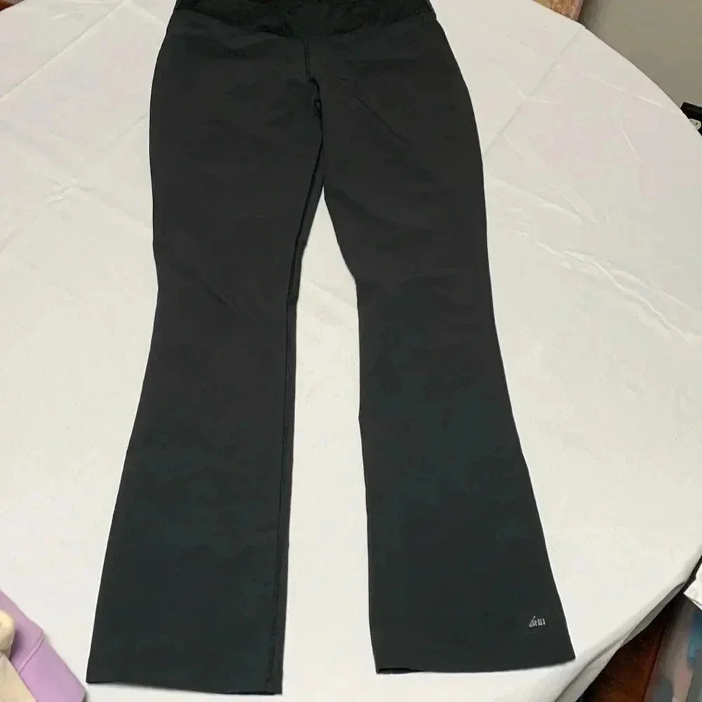 REI Women’s pull on pants, Size S.